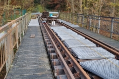 Die Randwege auf den Wilhelmstaler Brücken werden auch getauscht